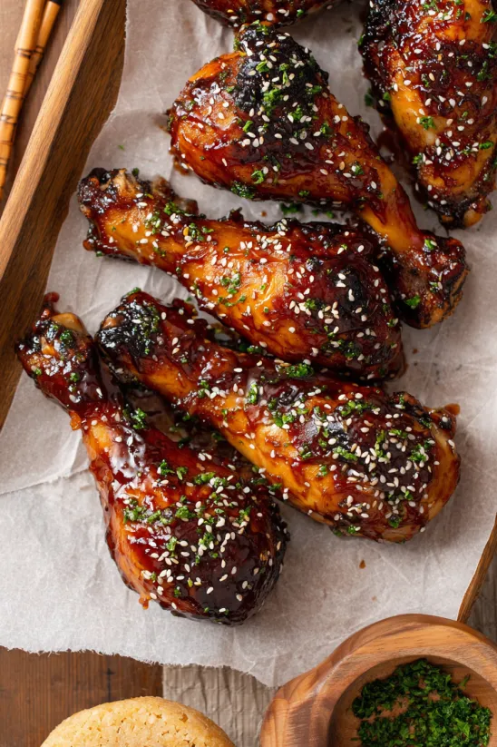 A plate of chicken wings with sauce.