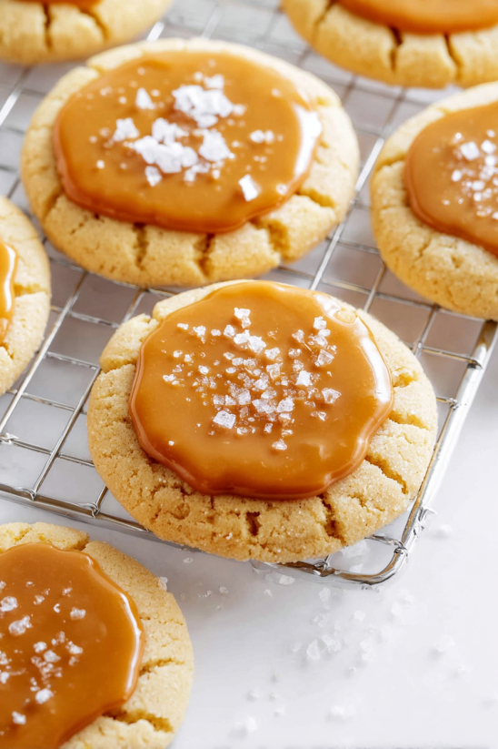 A tray of cookies with caramel drizzle.