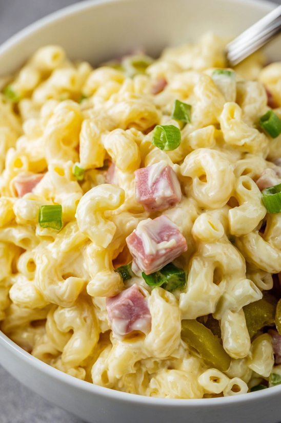 A bowl of macaroni and cheese with green peppers.
